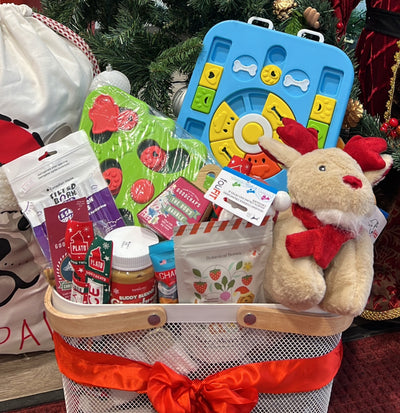 CHRISTMAS READY TO GIFT BASKET : VALUED AT $515